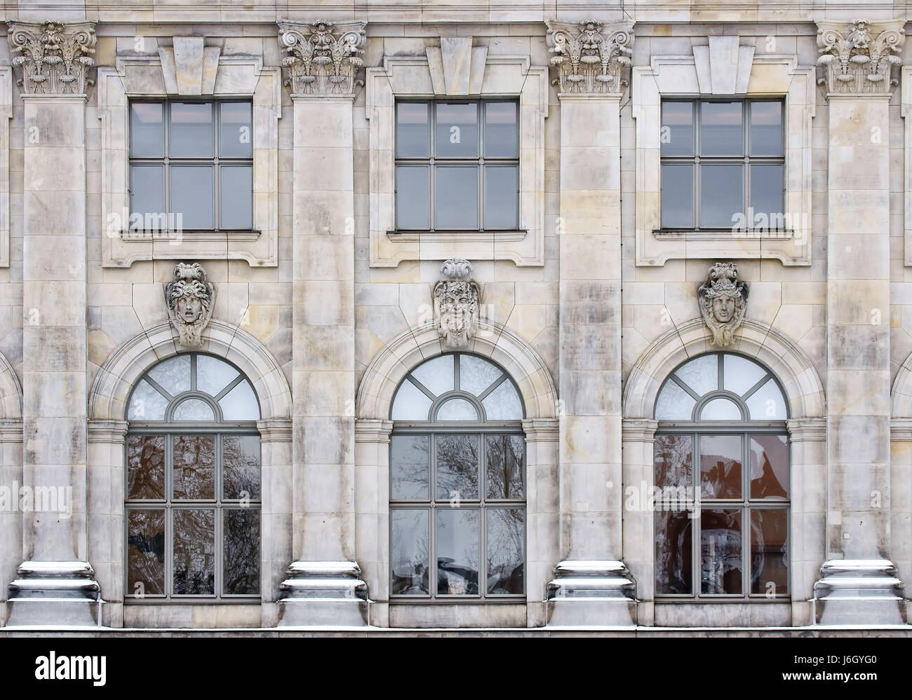 Fenster Bullauge Fensterbereich Berlin Fassade Welt Kulturerbe Dachgaube Stockfoto