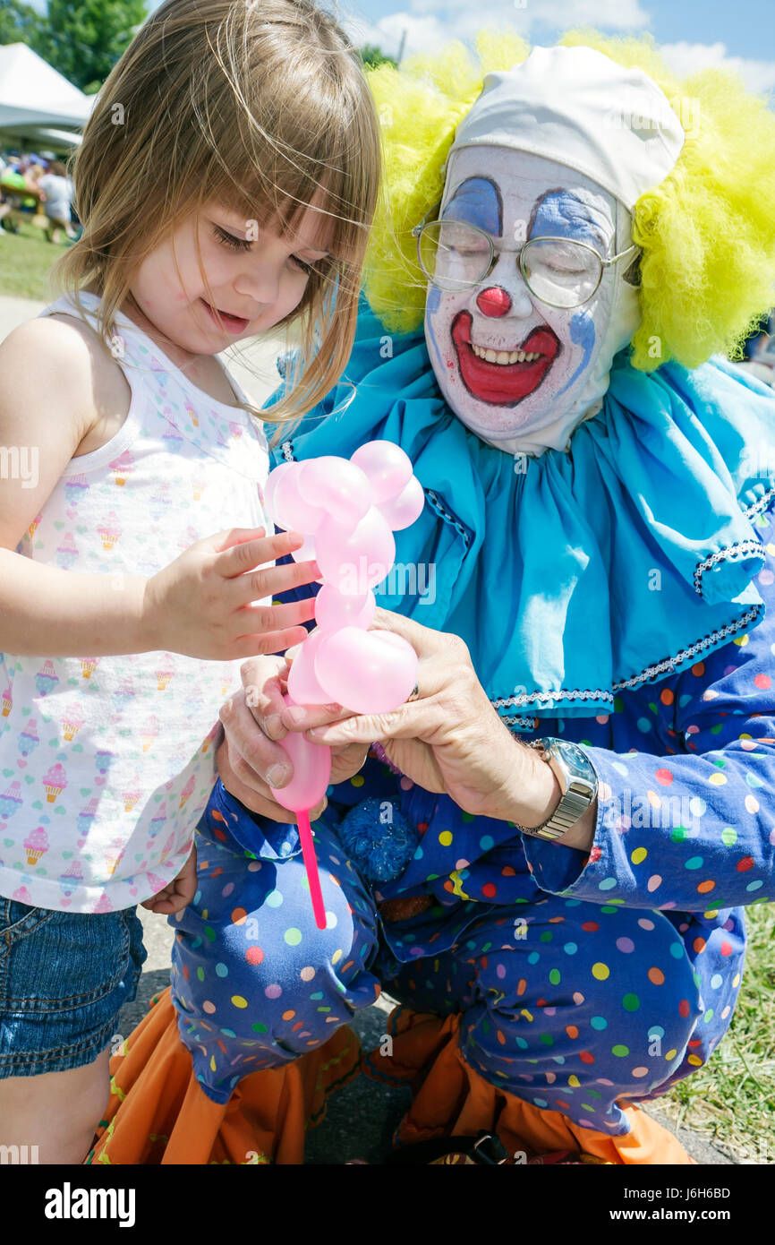 Wisconsin Kenosha County, Kenosha, Kenosha County Fairgrounds, das ultimative Kid Fest, Familienfamilien Eltern Eltern Kinder, Bippy der Clown, Fleischfreund Stockfoto