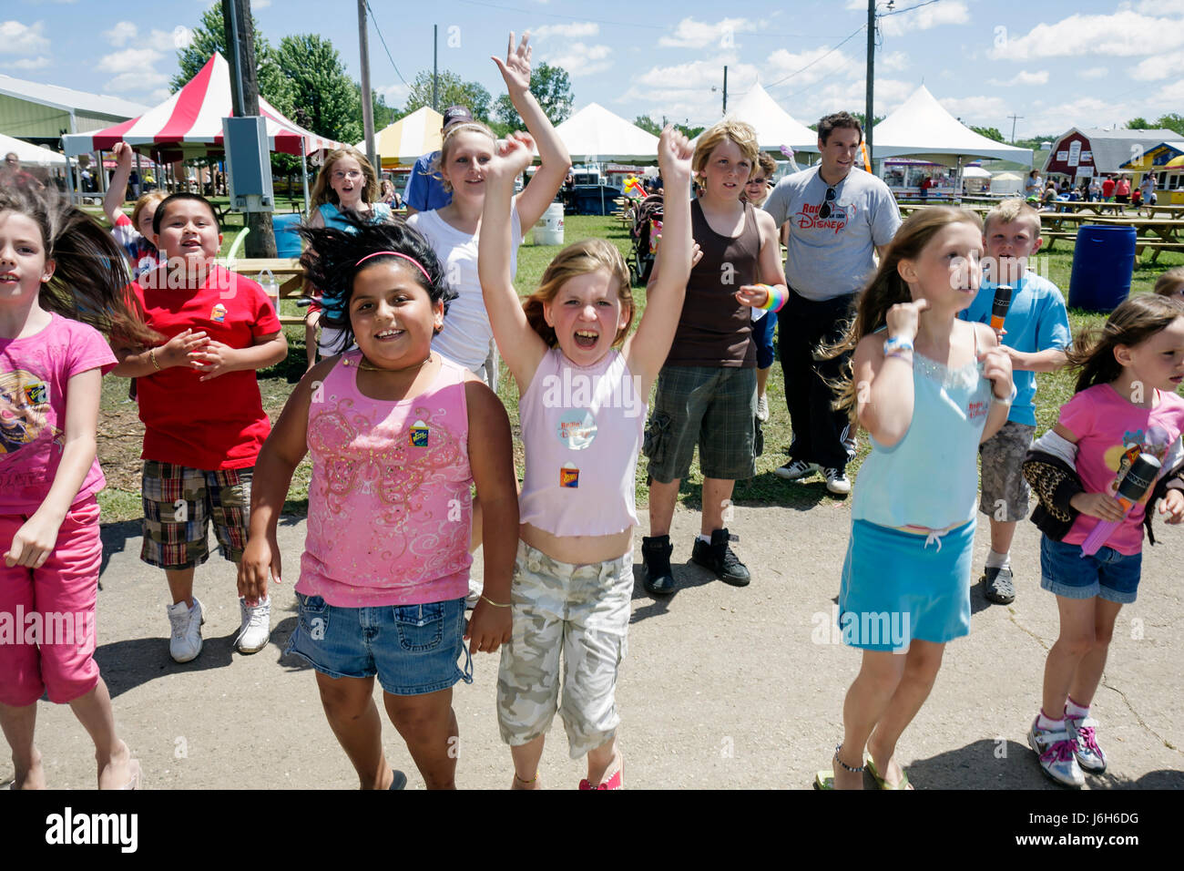 Kenosha Wisconsin, Kenosha County Fairgrounds, The Ultimate Kid Fest, Familie Familien Eltern Eltern Kind Kinder, Veranstaltung, Hispanic Latino ethnischen im Stockfoto