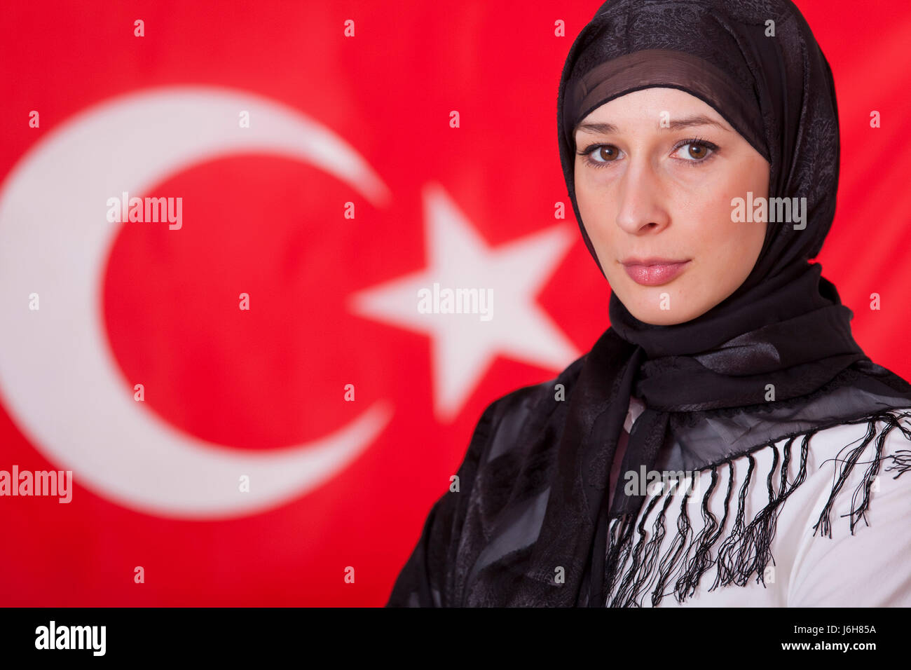 Frau Flagge Türkei Halstuch Politik Rechte muslimischer Frau Lachen Lachen Lachen Stockfoto