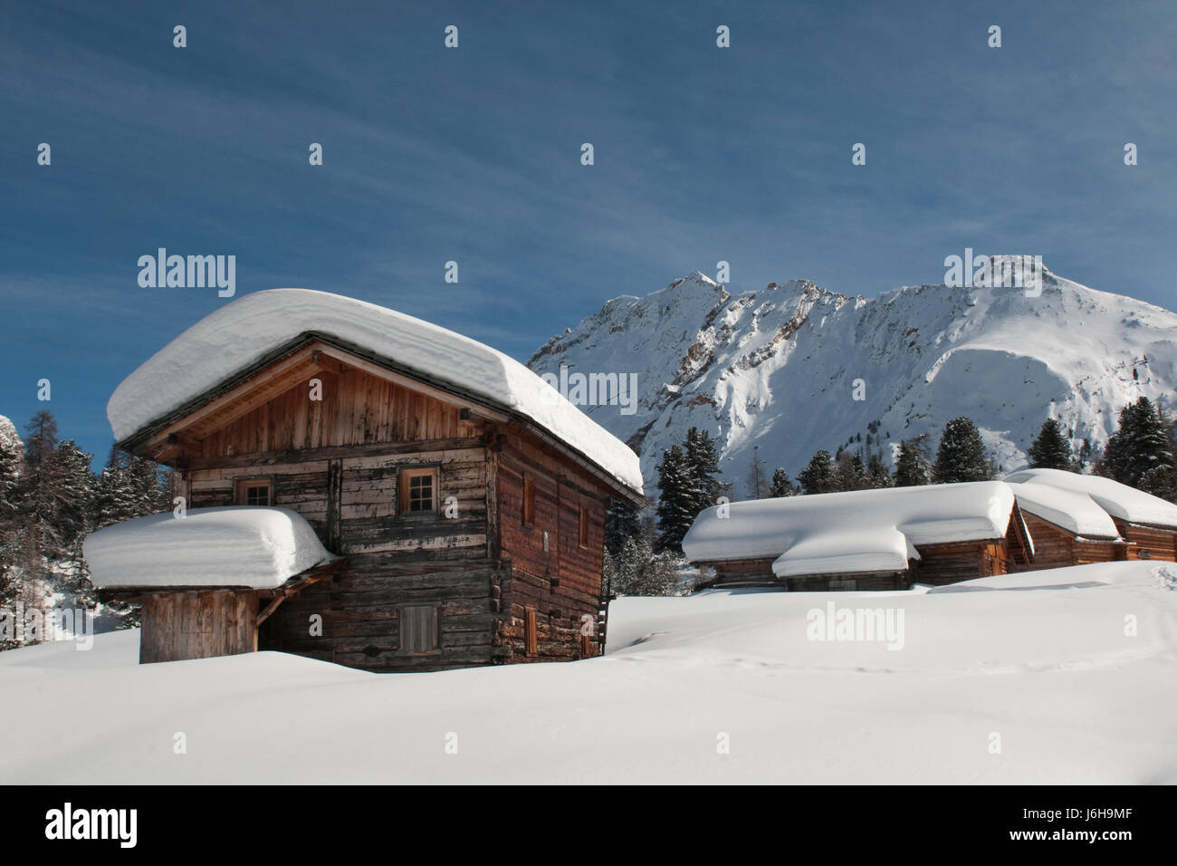 Gefahr-Winter-Wanderung Wandern Wanderung Süd Tirol Abenteuer Berghütte Stockfoto