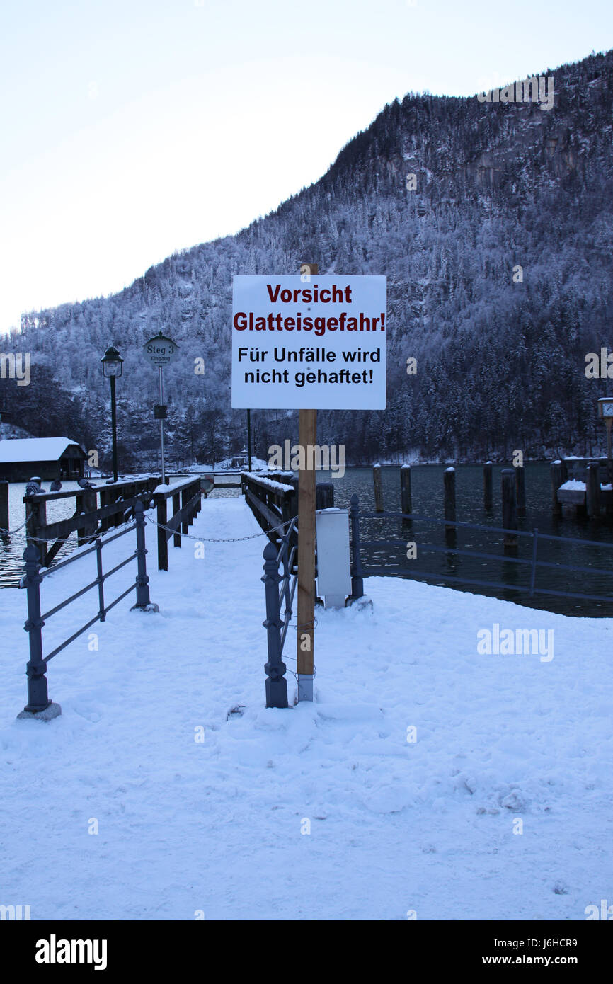 Zeichen signalisieren Vorsicht Glätte Tipp verglaste Frost schnittig zeigenden Gefahrenzeichen Stockfoto