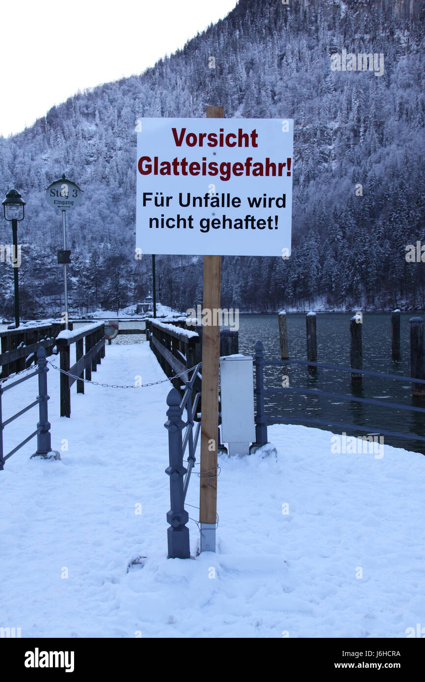 Zeichen signalisieren Vorsicht Glätte Tipp verglaste Frost schnittig zeigenden Gefahrenzeichen Stockfoto