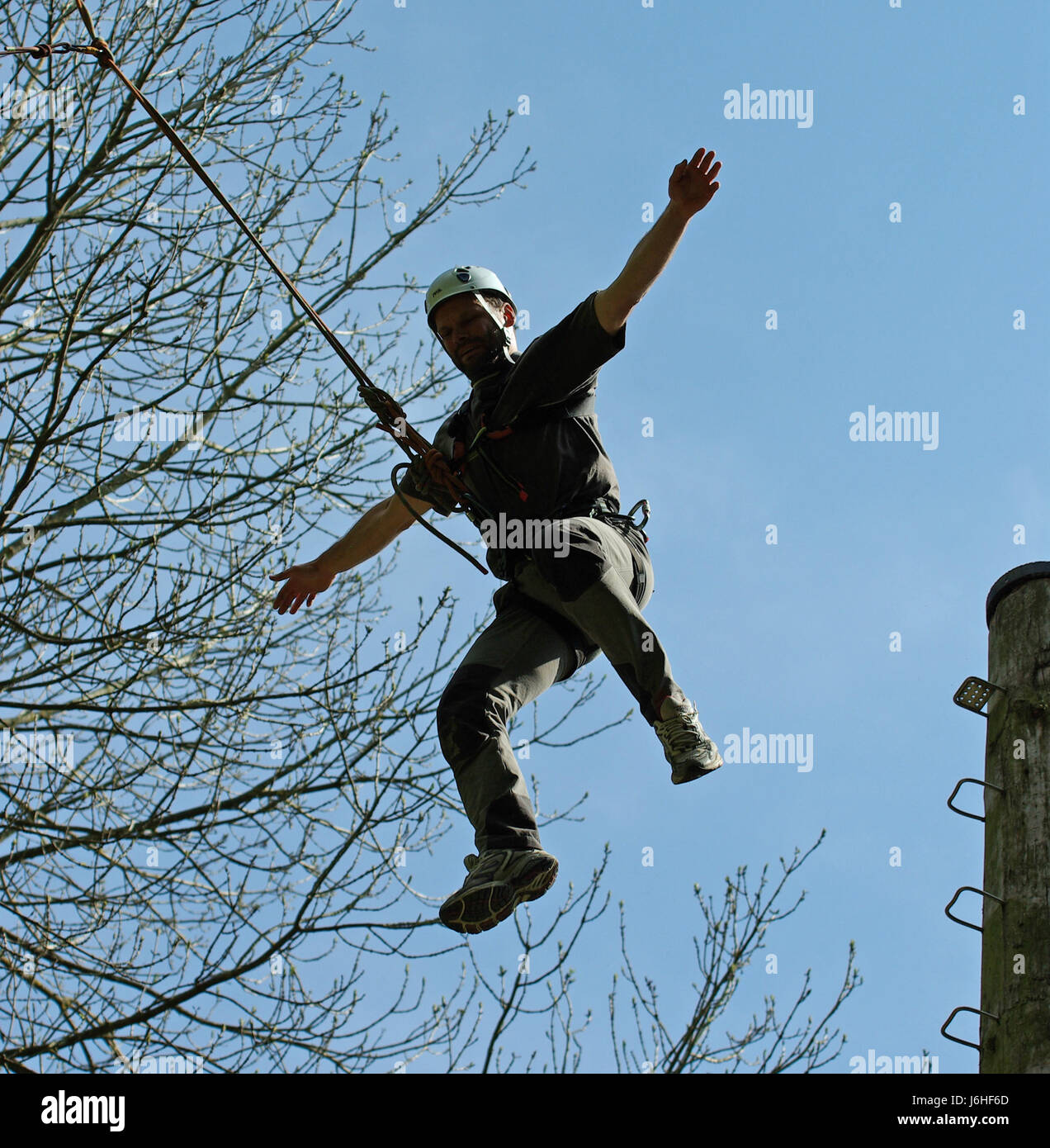 mutige Frühling Prellen Bounces Hop überspringen frisks springen Sprung-Abenteuer Stockfoto