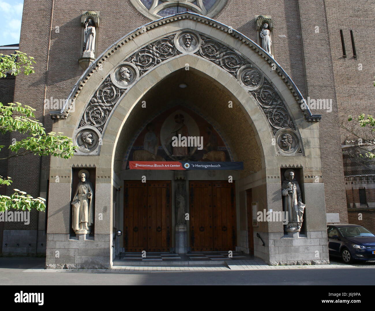Hieronymus Bosch Art Center in der ehemaligen Sint-Jacobs-Kirche von Jeroen Boschplein, Den Bosch, Niederlande. Stockfoto Hieronymus Bosch Art Center in der ehemaligen Sint-Jacobs-Kirche von Jeroen Boschplein, Den Bosch, Niederlande. Stockfoto