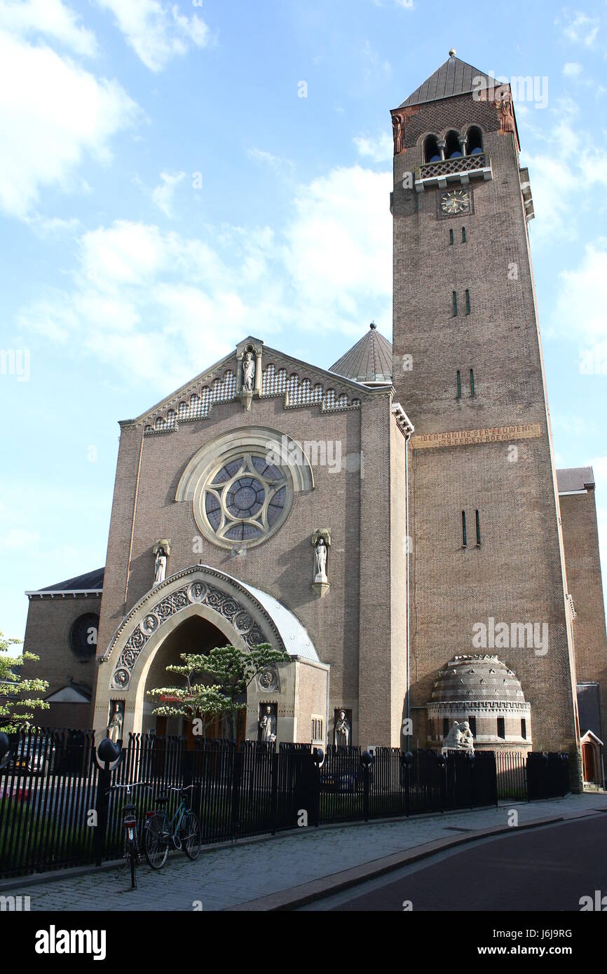 Hieronymus Bosch Art Center in der ehemaligen Sint-Jacobs-Kirche von Jeroen Boschplein, Den Bosch, Niederlande. Stockfoto Hieronymus Bosch Art Center in der ehemaligen Sint-Jacobs-Kirche von Jeroen Boschplein, Den Bosch, Niederlande. Stockfoto