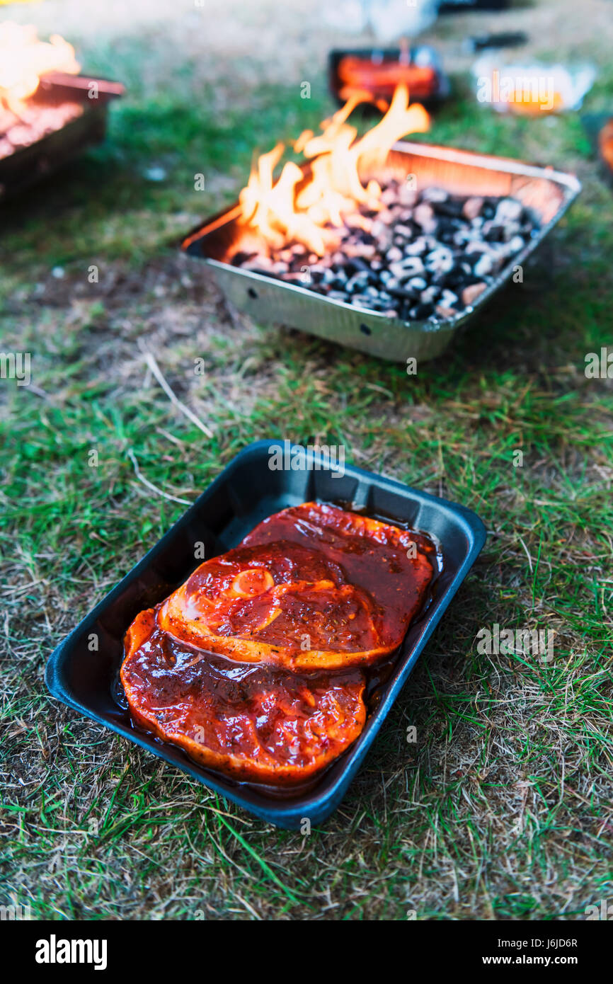Marinierte Hammelfleisch Steak auf befristete Folie grill closeup Stockfoto