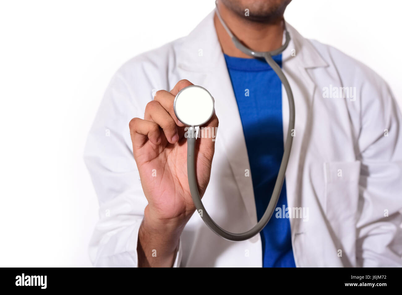 Arzt Holding Stethoskop Stockfoto