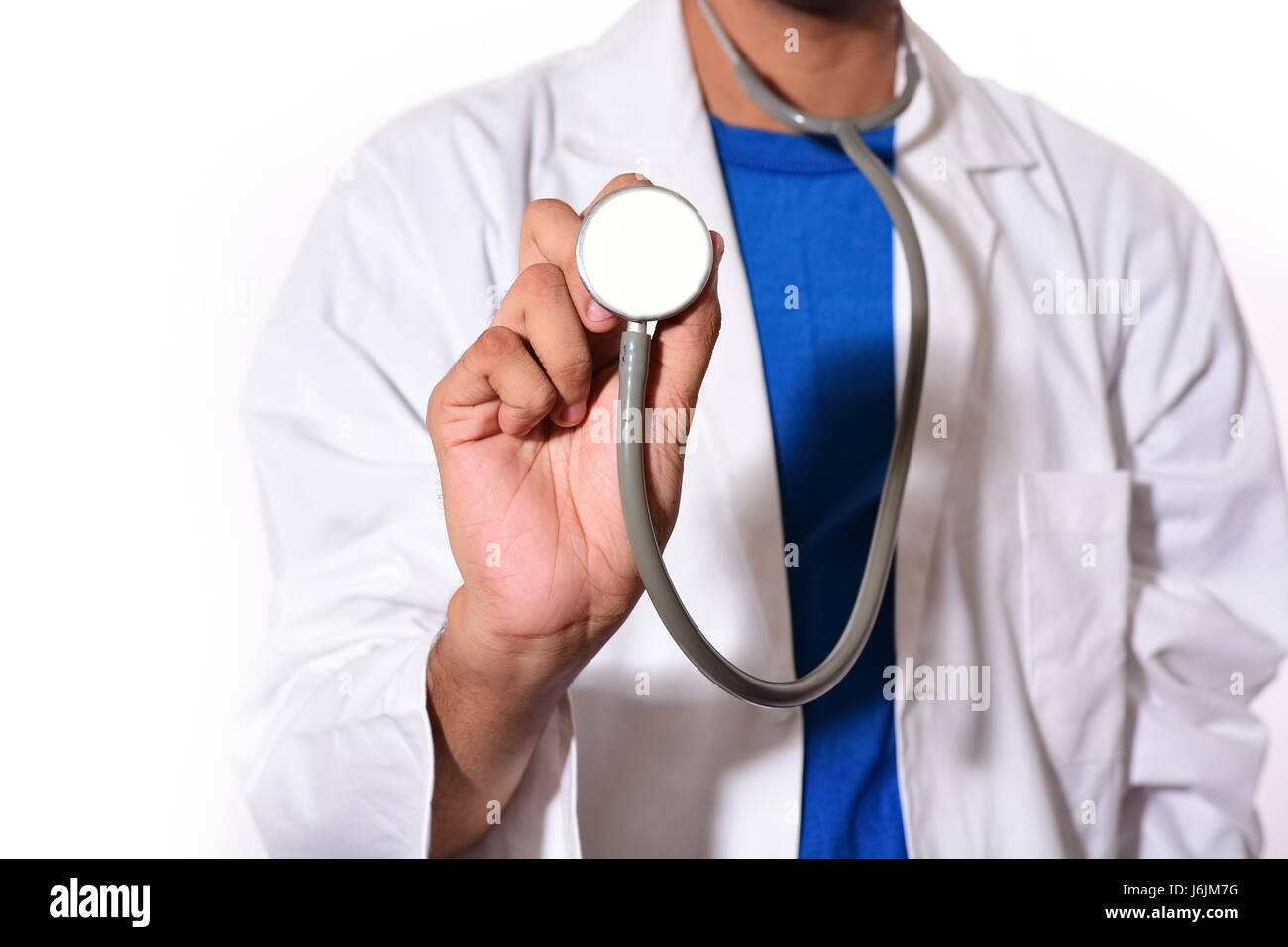 Arzt Holding Stethoskop Stockfoto