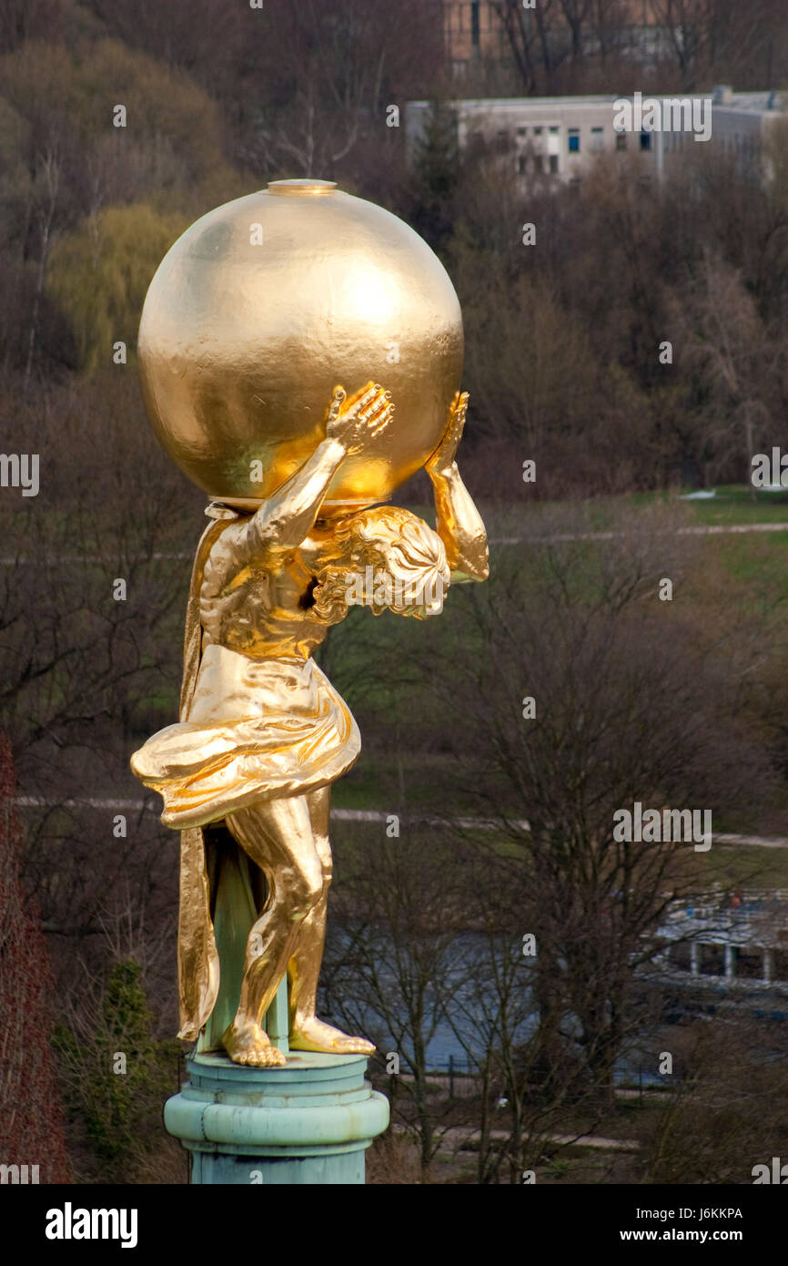 Potsdam Skulptur vergoldete Rathaus Globus Planet Erde Atlas Weltkarte von der Stockfoto