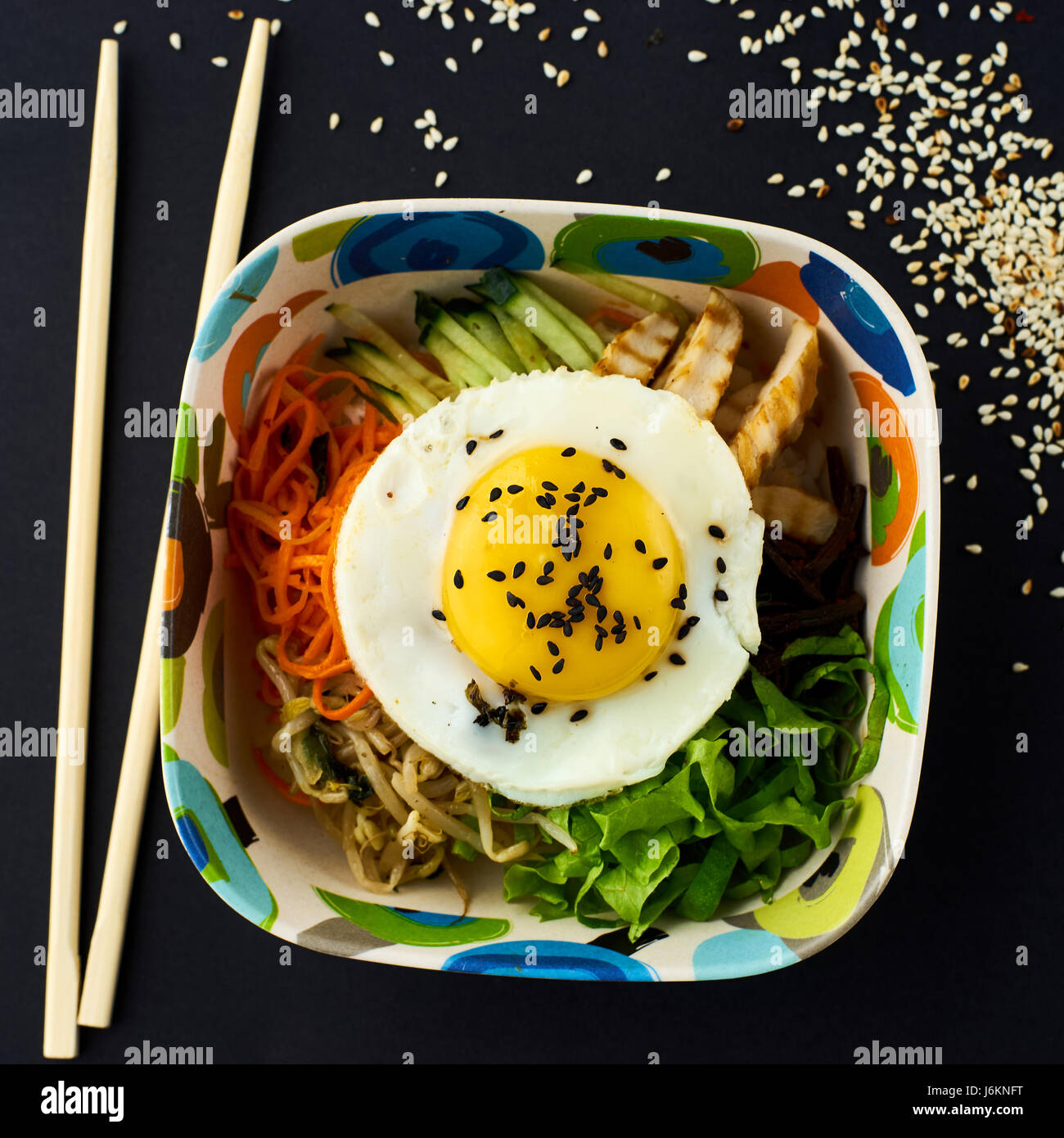 Bibimbap. Gemischter Reis mit Fleisch und Gemüse. Stockfoto Bibimbap. Gemischter Reis mit Fleisch und Gemüse. Stockfoto