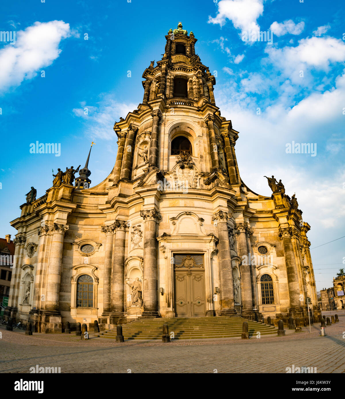 Hofkirche in Dresden am Sommermorgen Stockfoto