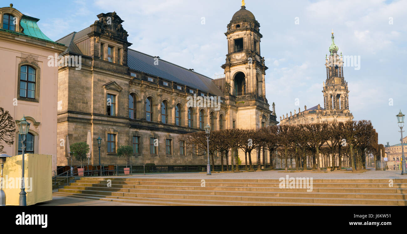 Hofkirche in Dresden am Sommermorgen Stockfoto