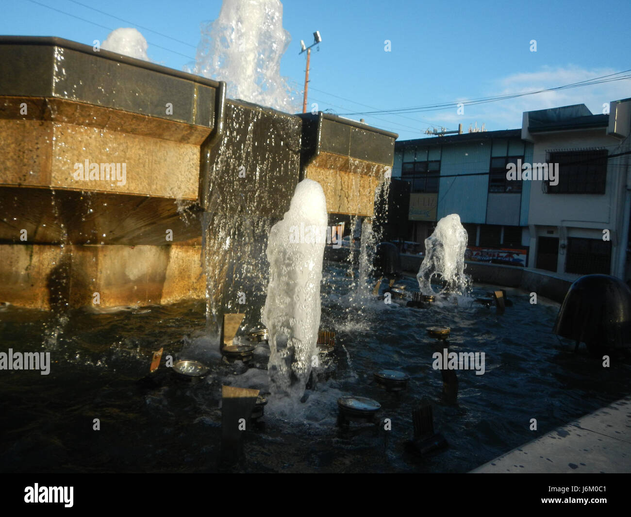 Das Francisco Monument am Liwasang Balagtas Fountain in Pandacan, Manila, erinnert an Francisco Balagtas, eine philippinische Literaturfigur. Dieses Denkmal steht als Symbol seines Beitrags zur philippinischen Literatur und zum kulturellen Erbe. Stockfoto
