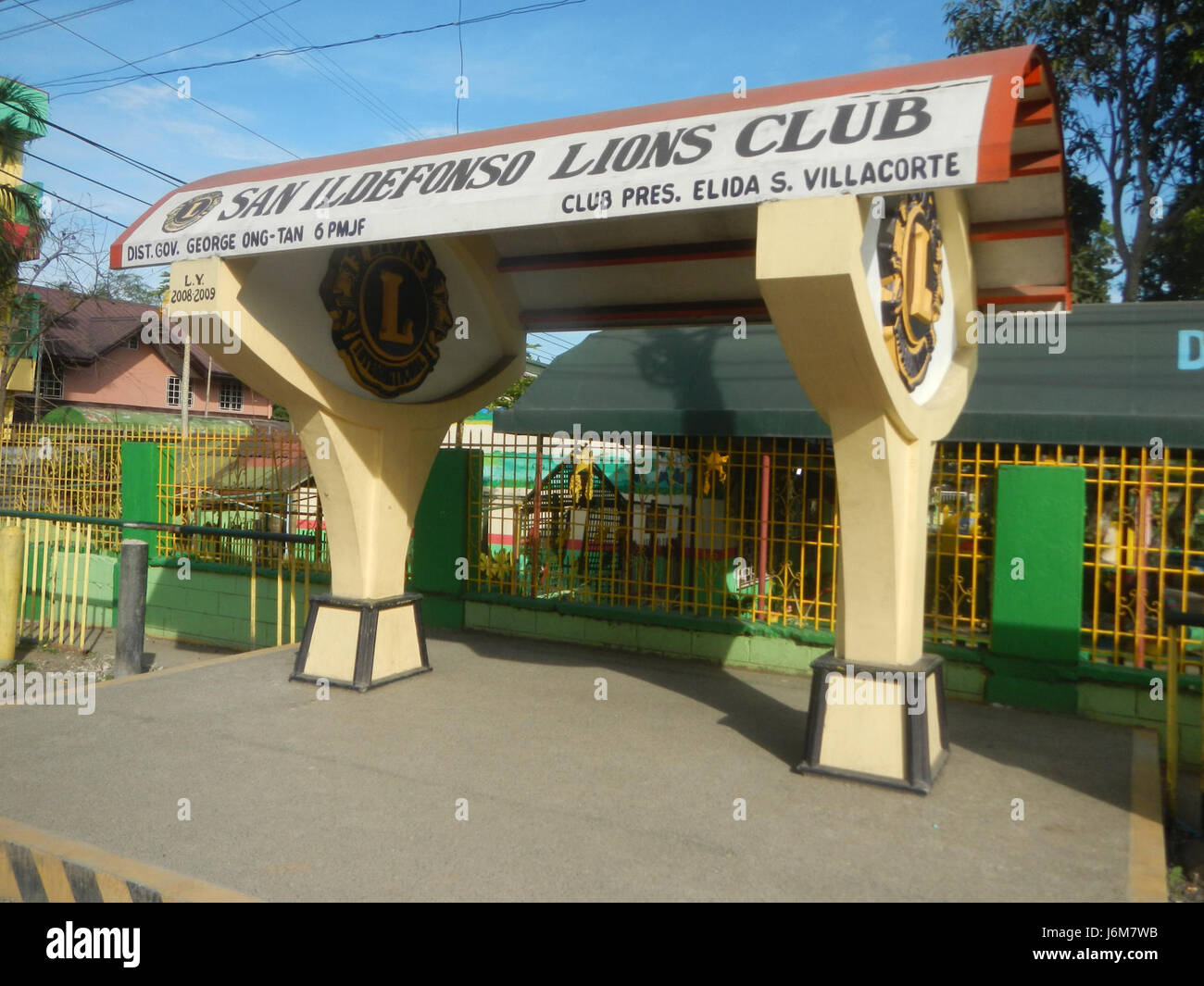 Anyatam in San Ildefonso, Bulacan, beherbergt eine Grundschule, die der lokalen Gemeinde dient. Die Schule ist ein Bildungszentrum, das Kindern in der Region Grundschulbildung anbietet. Stockfoto