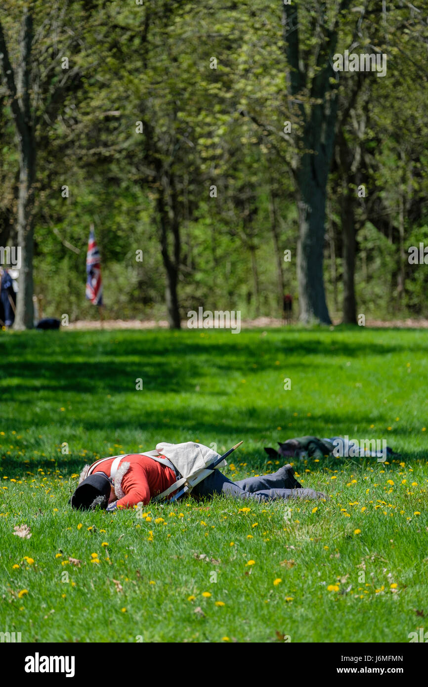 Schlacht von Longwoods Reenactment, Anglo-American Krieg von 1812, März 1814, Reenactor, toten Soldaten auf Batlefield, Delaware, Ontario, Kanada. Stockfoto