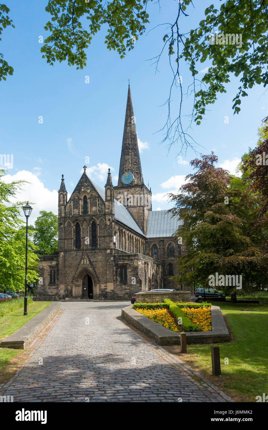 Pfarrei Kirche des Heiligen Cuthbert Darlington Co Durham England UK im Frühjahr Stockfoto