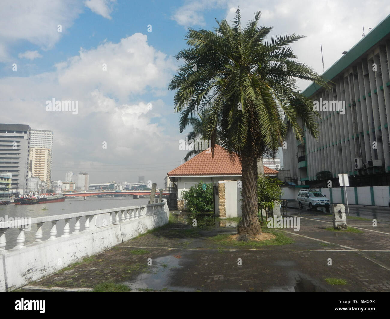 Der Pasig River Plaza Mexico Maestranza Park in Intramuros, Manila, wurde 2006 im Rahmen der Stadterneuerung entwickelt. Es verfügt über Parkplätze und öffentliche Bereiche entlang des historischen Flusses. Stockfoto Der Pasig River Plaza Mexico Maestranza Park in Intramuros, Manila, wurde 2006 im Rahmen der Stadterneuerung entwickelt. Es verfügt über Parkplätze und öffentliche Bereiche entlang des historischen Flusses. Stockfoto