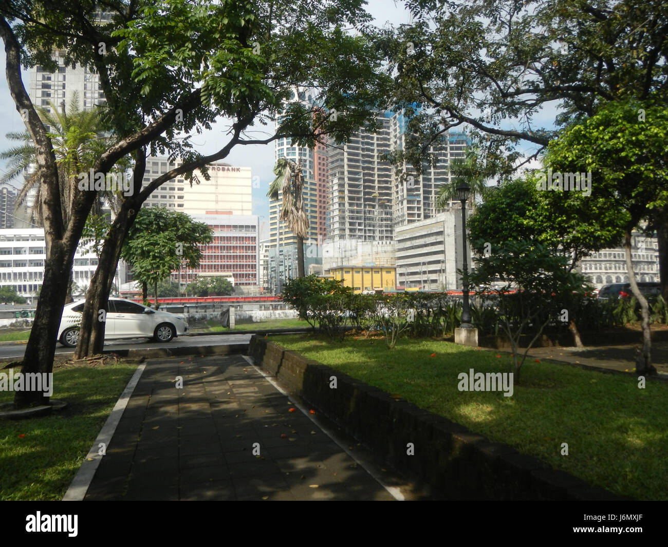 Dieses Bild bezieht sich auf einen Ort in der Nähe des Maestranza Parks, Intramuros, Manila, mit Schwerpunkt auf die Gegend entlang des Pasig River, die städtische Räume, Parkmöglichkeiten und Ausblicke auf die historische Umgebung im Jahr 2006 umfasst. Stockfoto Dieses Bild bezieht sich auf einen Ort in der Nähe des Maestranza Parks, Intramuros, Manila, mit Schwerpunkt auf die Gegend entlang des Pasig River, die städtische Räume, Parkmöglichkeiten und Ausblicke auf die historische Umgebung im Jahr 2006 umfasst. Stockfoto