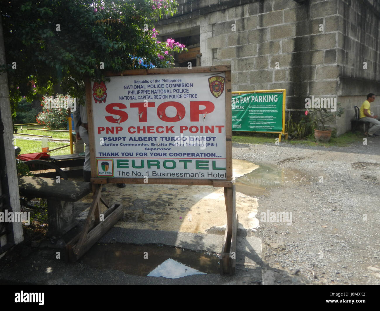 Dieses Bild zeigt den Maestranza Park in Intramuros, Manila, Philippinen im Jahr 2006. Er unterstreicht die Grundrisse des Parks, einschließlich des Parkplatzes und der umliegenden historischen Gegend von Intramuros. Stockfoto Dieses Bild zeigt den Maestranza Park in Intramuros, Manila, Philippinen im Jahr 2006. Er unterstreicht die Grundrisse des Parks, einschließlich des Parkplatzes und der umliegenden historischen Gegend von Intramuros. Stockfoto