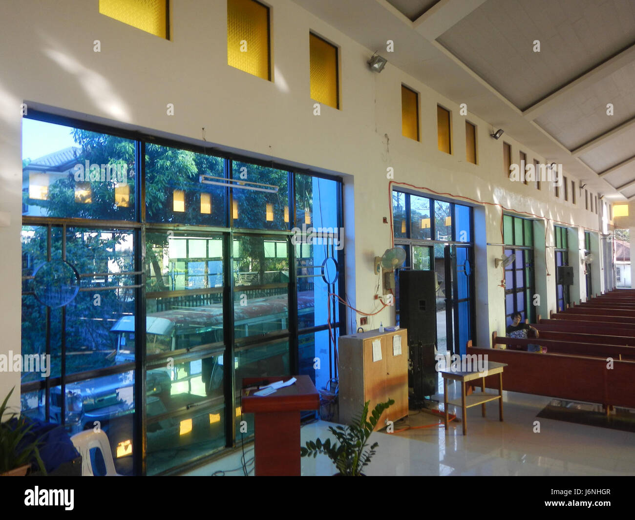 Dieses Bild zeigt den laufenden Bau der Kapelle der Mutter der ewigen Hilfe in Gaya-Gaya, San Jose del Monte City. Die Kapelle ist eine wichtige religiöse Struktur für die Gemeinde und befindet sich in der Entwicklung, um den lokalen Gläubigen zu dienen. Stockfoto