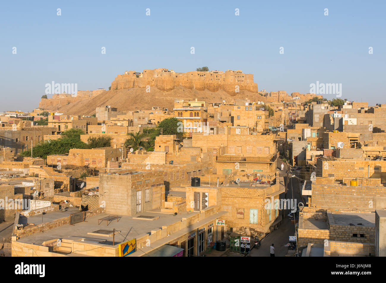 Jaisalmer Blick auf die Stadt mit der Festung auf dem Hügel, Rajasthan, Indien Stockfoto