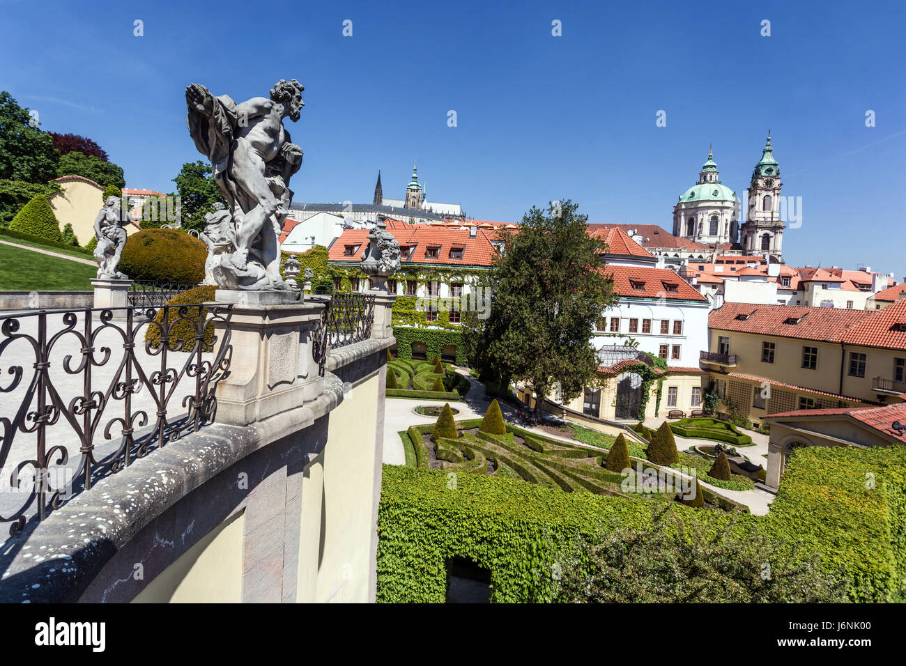 Einer der schönsten barocken Gärten in Prag, Vrtba Garden, Mala Strana, Tschechien, Europa atemberaubender Garten Stockfoto