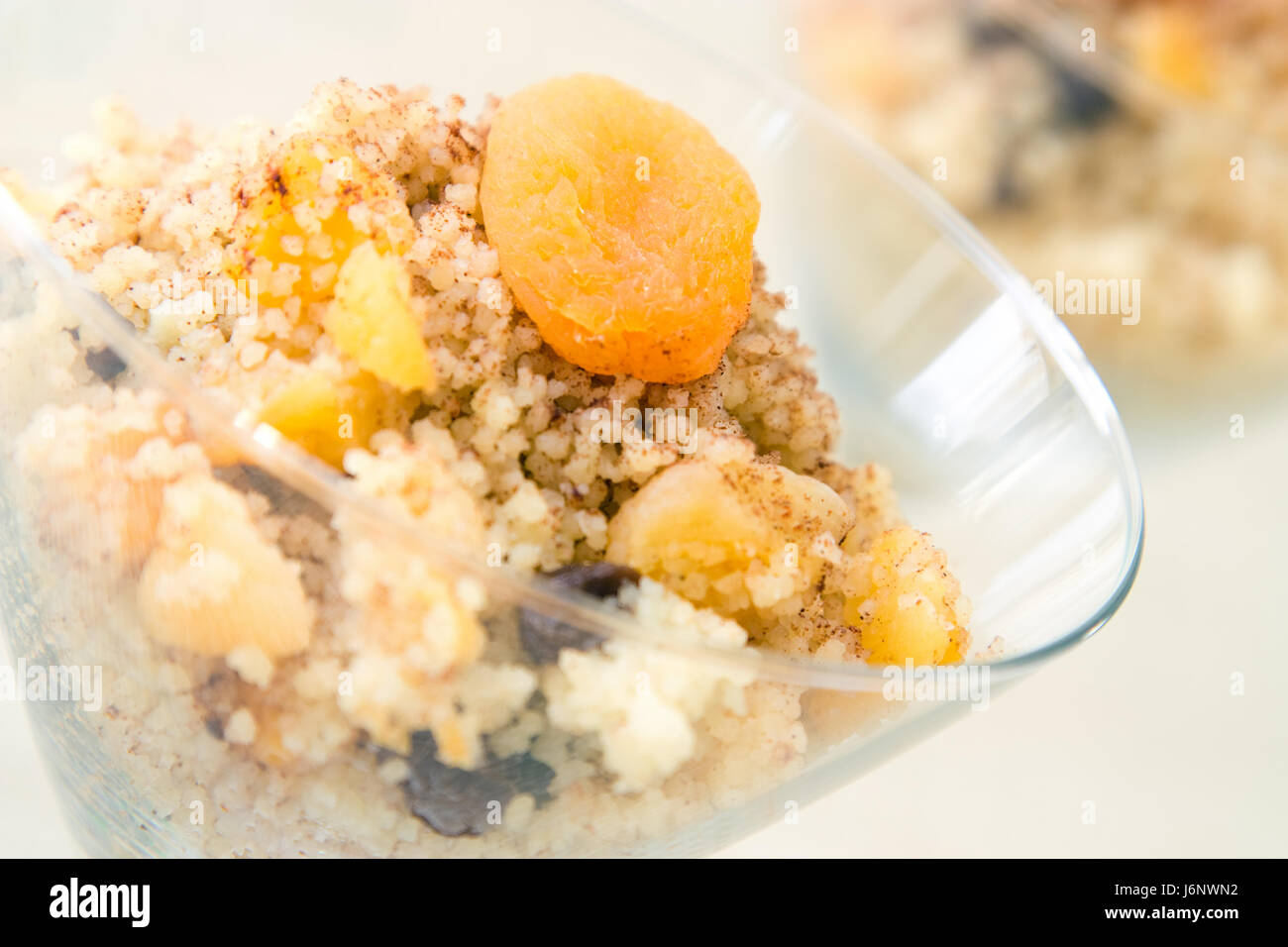 Obst Rosinen afrikanischen Aprikosen Rosinen Zimt Zimt Couscous essen Nahrungsmittel Stockfoto