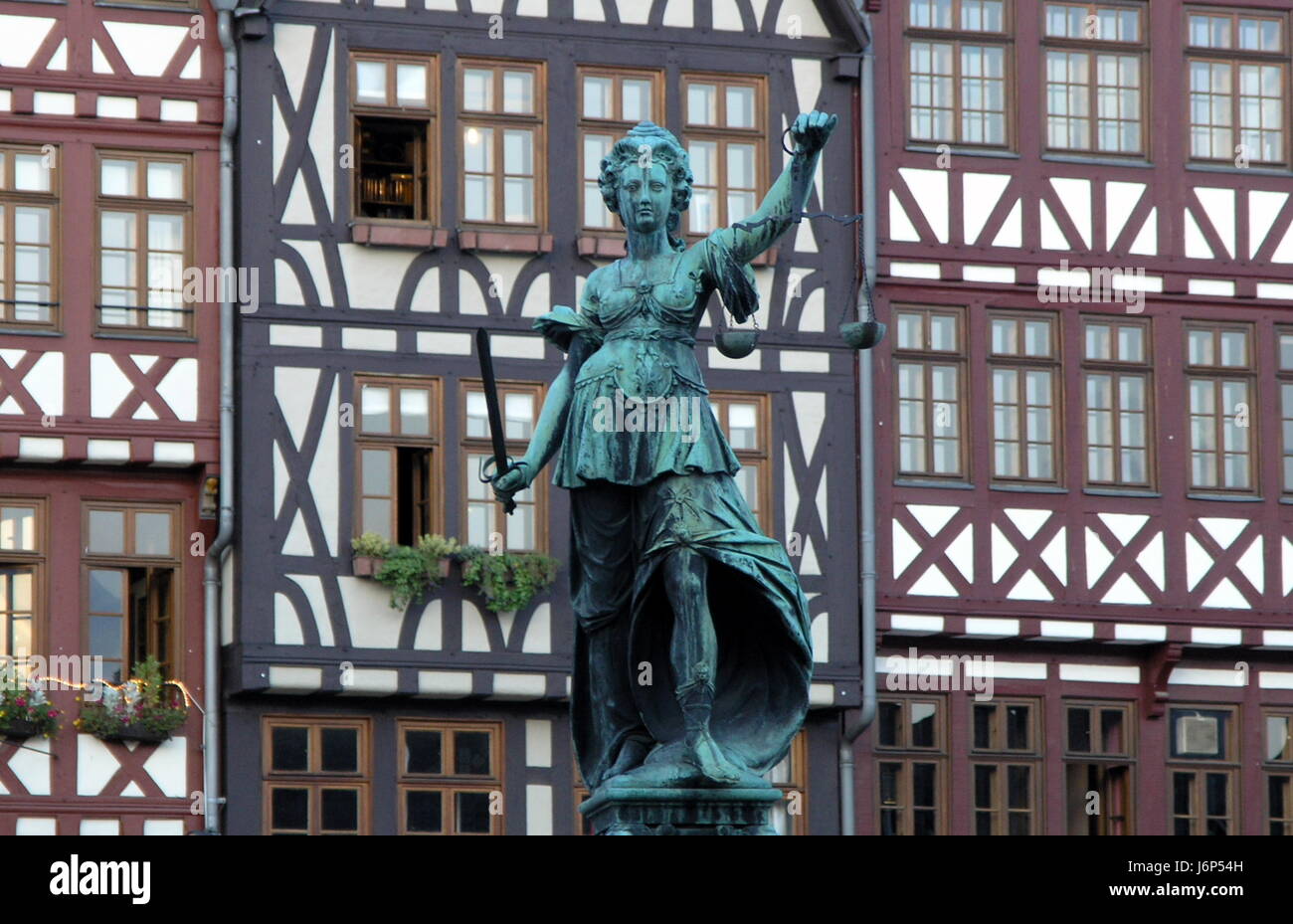 Statue Rahmenarbeit Frankfort römischen wöchentlichen Markt Marktplatz Flohmarkt Stockfoto