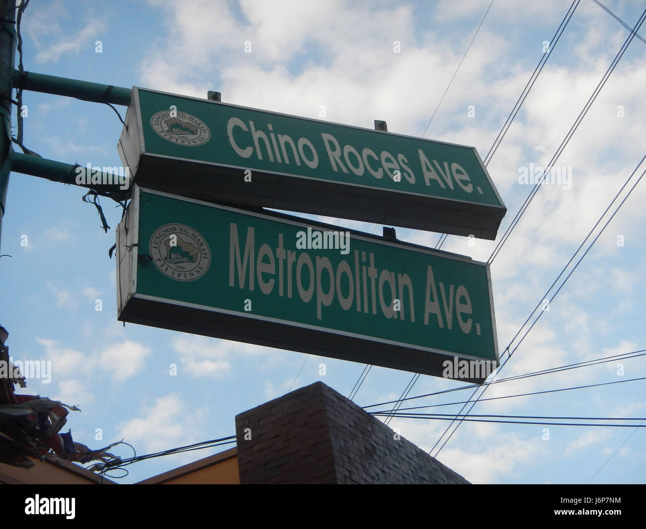 Dieser Eintrag bezieht sich auf verschiedene Baranggays in Makati City, einschließlich Santa Cruz, San Antonio, Vito Cruz, Shopwise, und Chino Roces. Diese Gebiete sind Teil der Stadtlandschaft von Makati, bekannt für Gewerbe- und Wohngebiete, die eine Mischung aus Geschäfts- und Wohngebieten im Herzen von Metro Manila bieten. Stockfoto