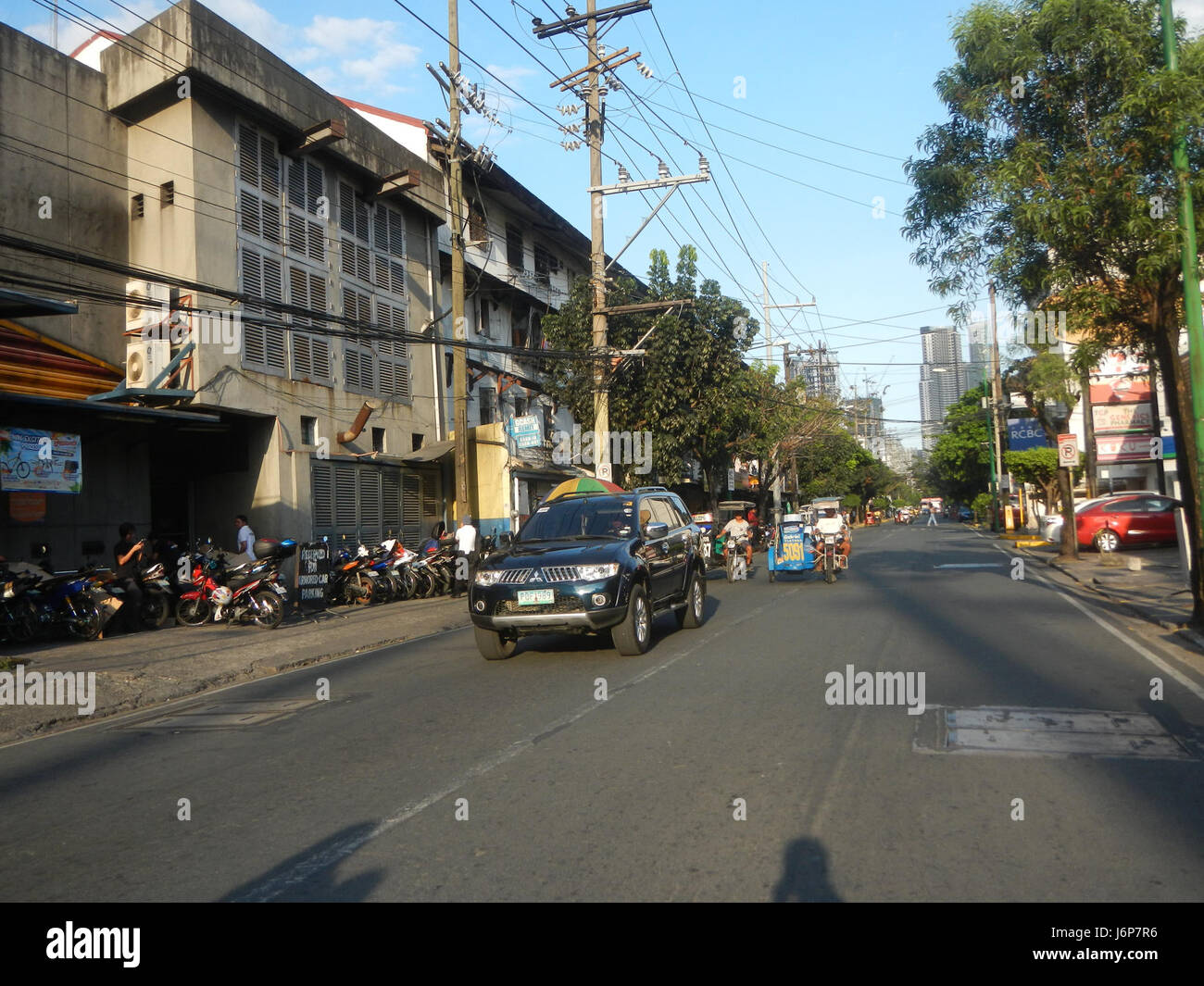 Dieser Eintrag bezieht sich auf den Standort verschiedener Barangays wie Santa Cruz, San Antonio und Vito Cruz in Makati City und hebt lokale Gebiete, Sehenswürdigkeiten und kommerzielle Einrichtungen wie Shopwise in Chino Roces hervor. Stockfoto