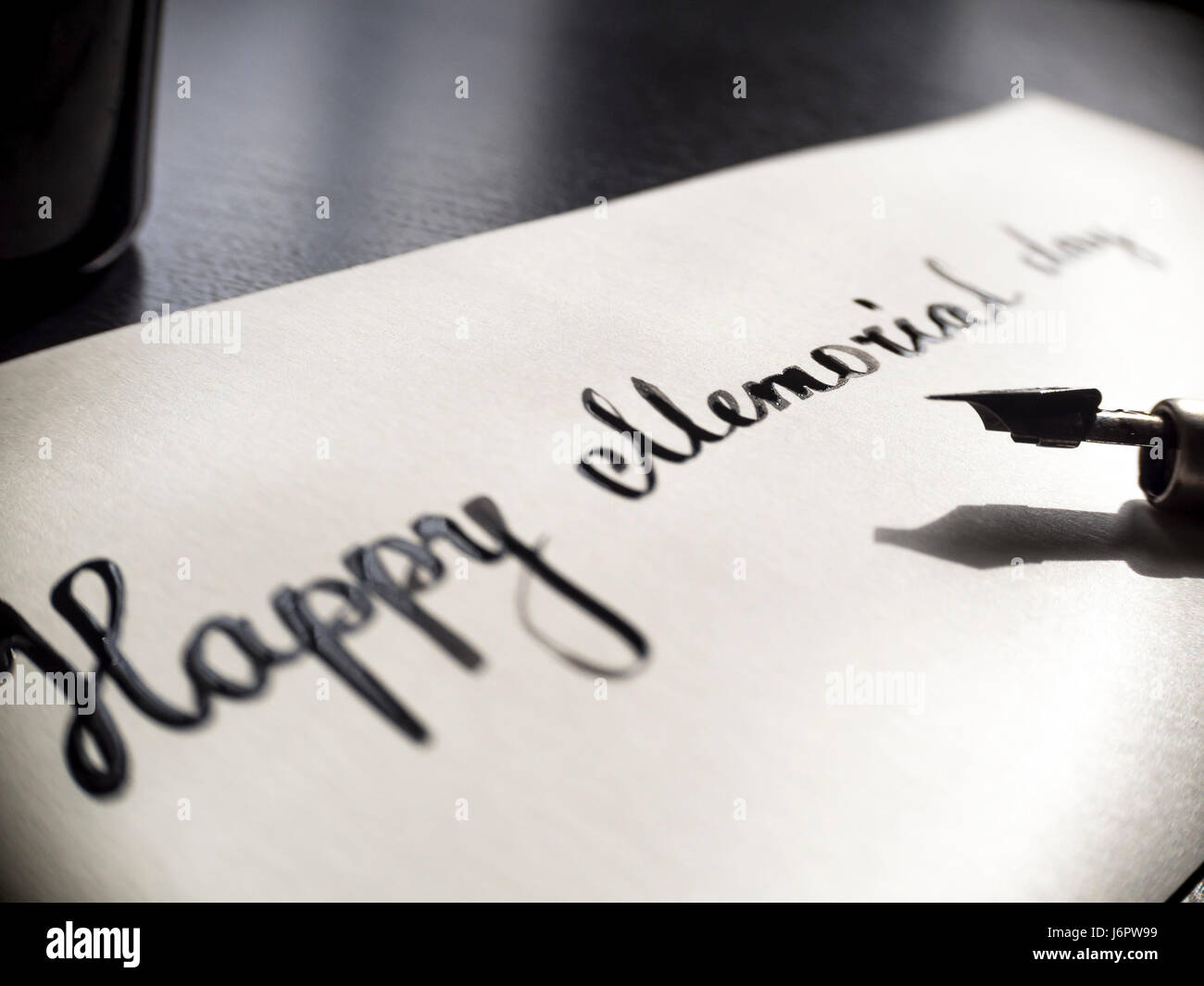 Glücklich Memorial Day Kalligraphie und Schriftzug Postkarte. Extrem Nahaufnahme und alle Wörter im Rahmen. Kleine Buchstaben. Stockfoto