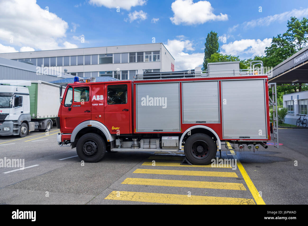 Mercedes Benz 1428AF Wasser Ausschreibung einer Schweizer Feuerwehr. LKW 1988 von Mercedes Benz gebaut und angepasst für die Brandbekämpfung Verwendung durch Vogt und Ziegler. Stockfoto