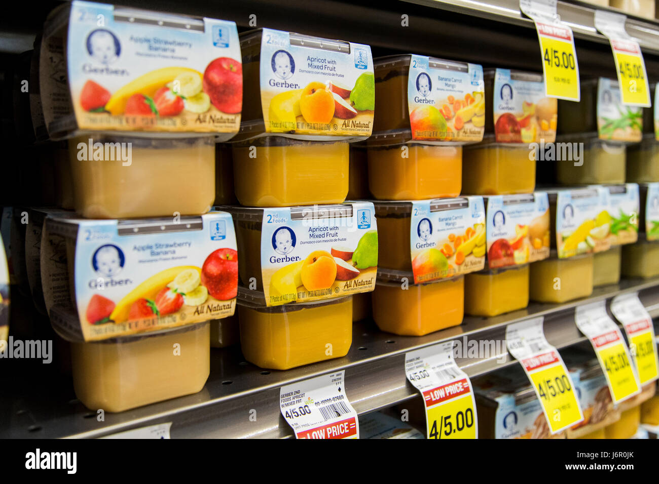 Gerber Babynahrung auf den Regalen der ein Lebensmittelgeschäft Stockfoto