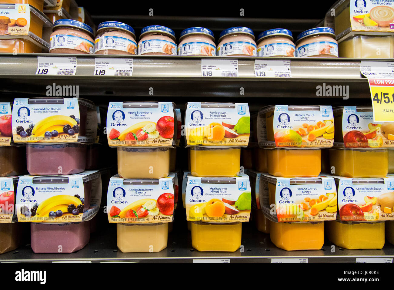 Gerber Babynahrung auf den Regalen der ein Lebensmittelgeschäft Stockfoto