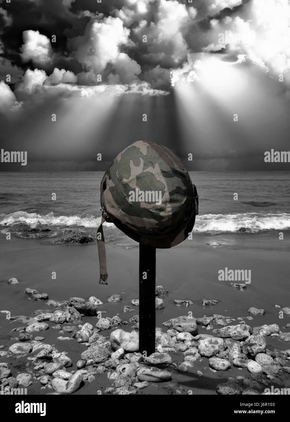 Todes Kampf Krieg Soldaten Helm Militär Held Helden Brüder tot Normandie Stockfoto