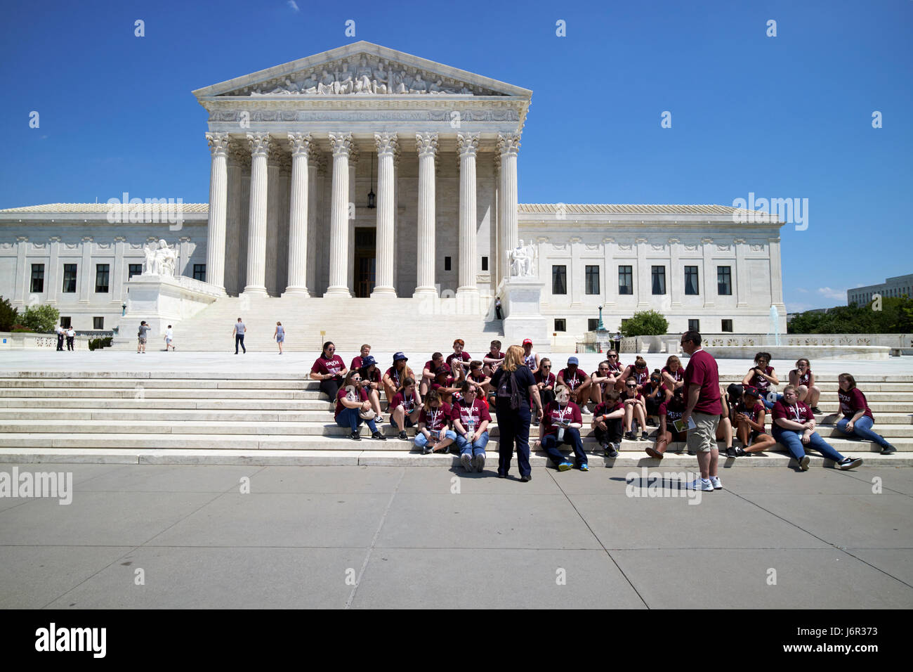 Schule Hochschule Reisegruppe am United States Supreme Court Gebäude Washington DC USA Stockfoto