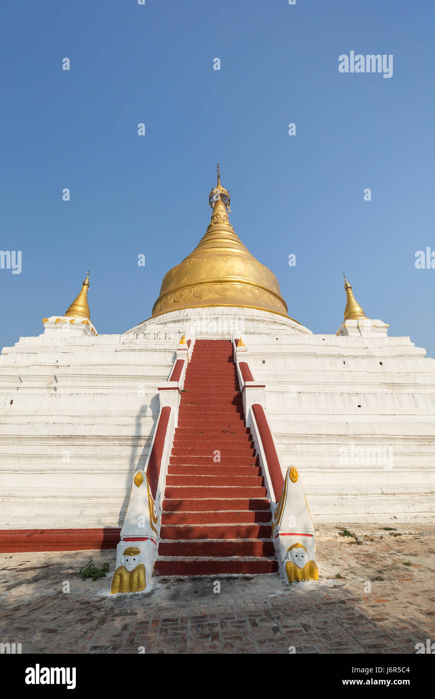 Shwezigon Pagode in Inwa (Ava) in der Nähe von Mandalay in Myanmar (Burma). Stockfoto