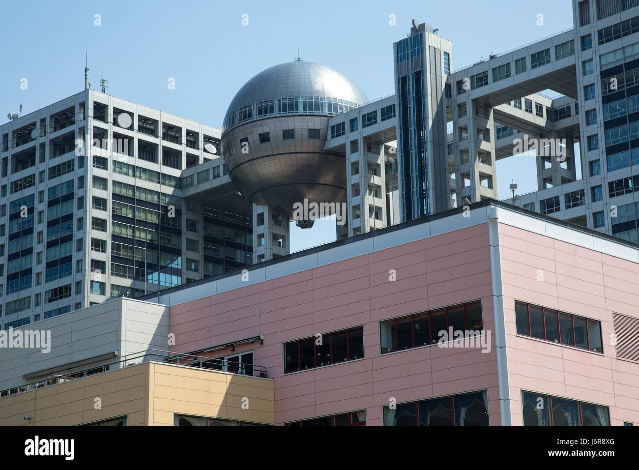 Die futuristische Fuji TV Gebäude in Odaiba, Tokyo, Japan Stockfoto