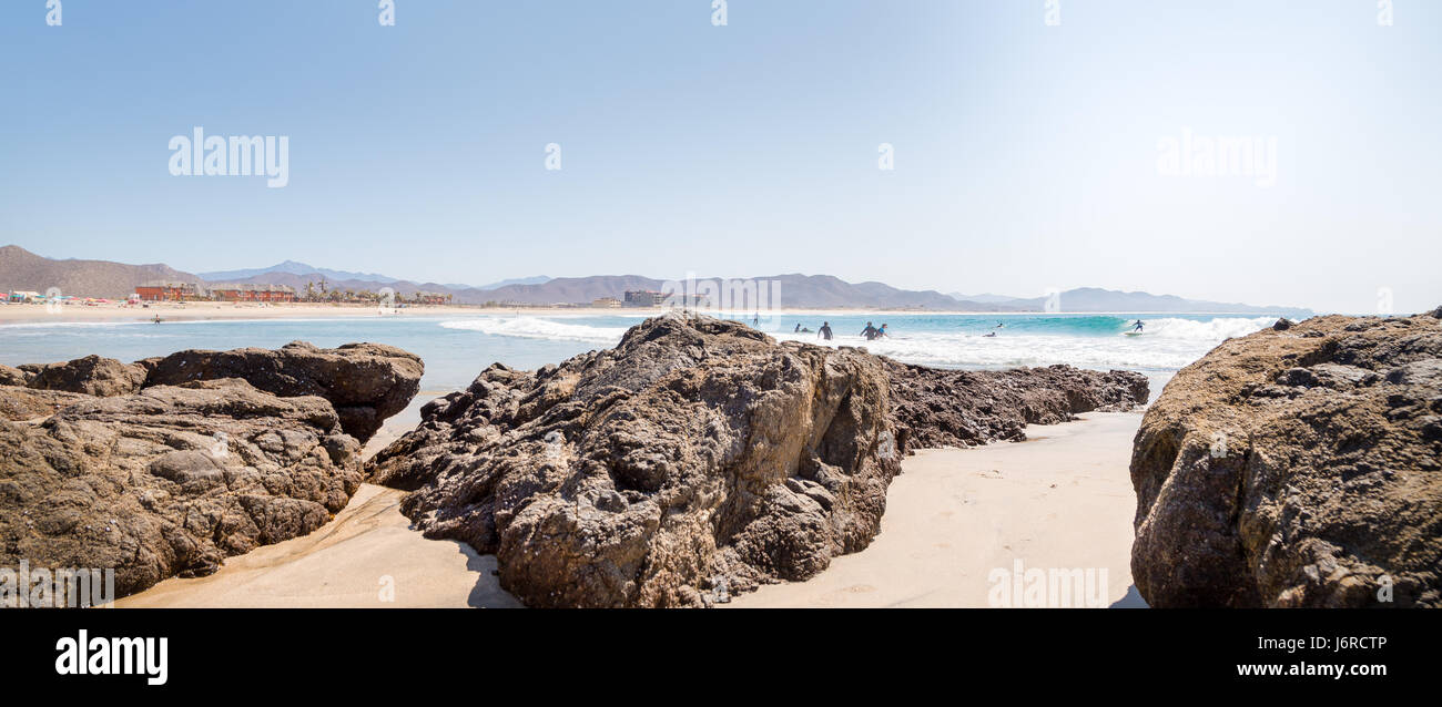 Reiten Surfer Wellen in der Nähe von Lexington, Mexiko. Stockfoto