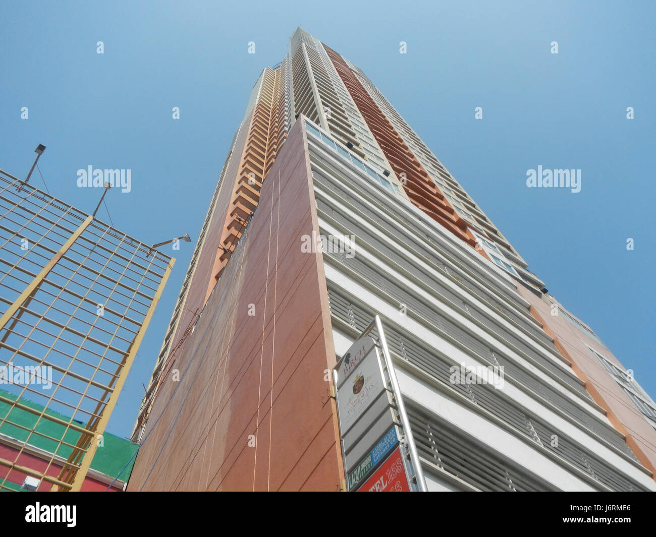 09460 Birke Turm Robinsons Platz Residenzen Malate Manila 03 Stockfoto