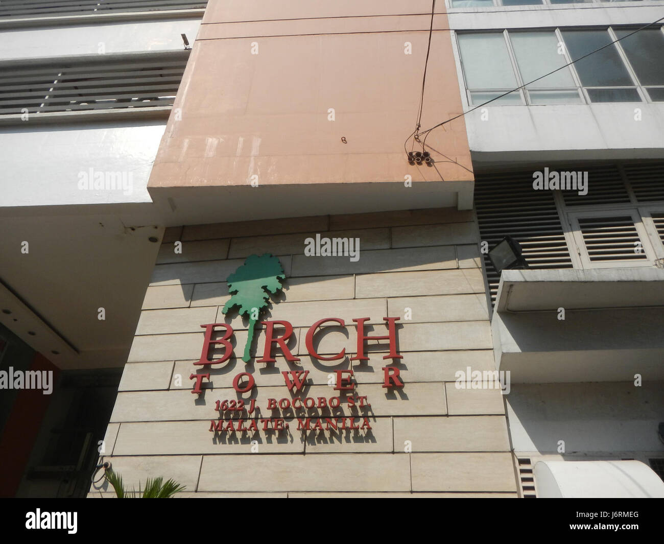 Birch Tower at Robinsons Place Residences in Malate, Manila, ist ein modernes Wohngebäude mit urbanen Wohneinrichtungen in bester Lage. Stockfoto