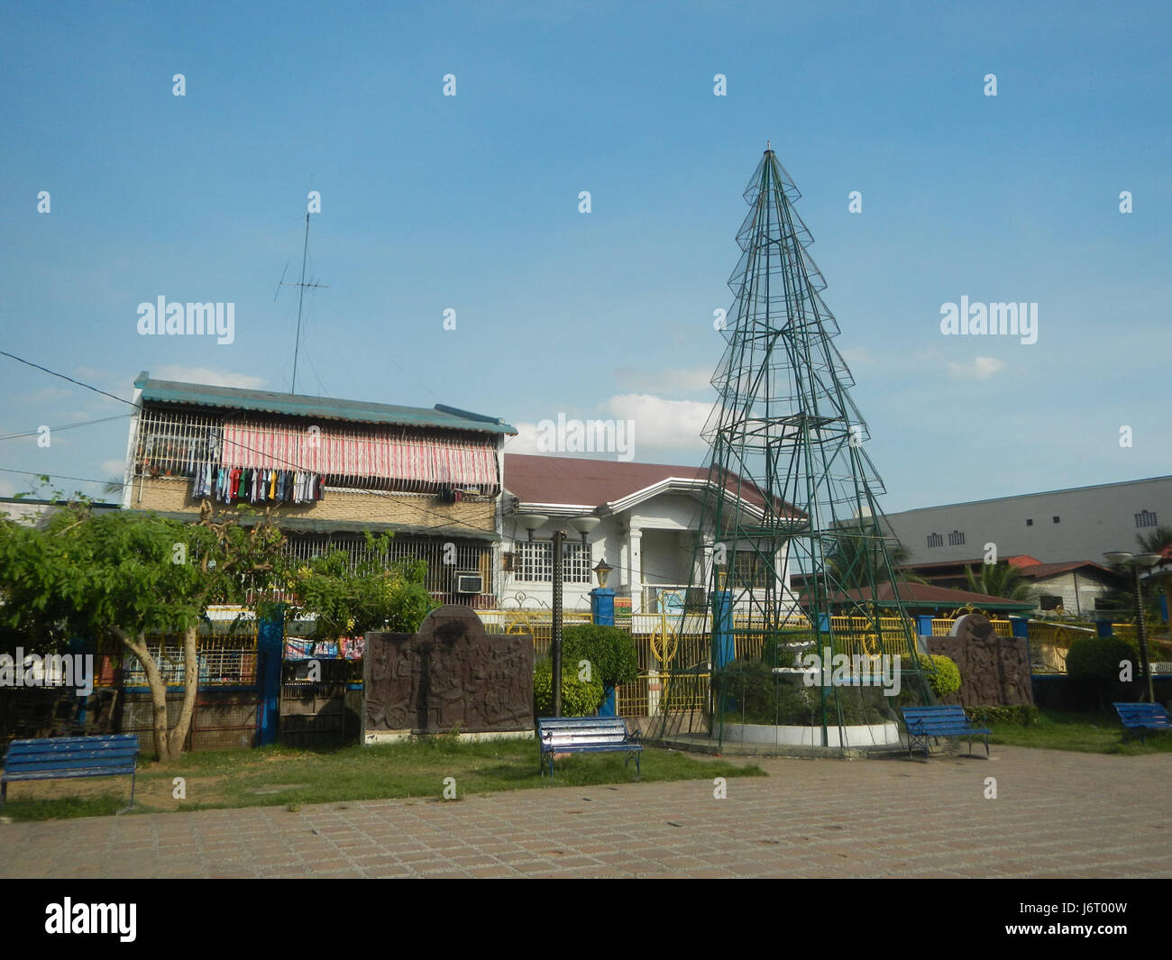 Die Bulacan Municipal Hall ist das Verwaltungszentrum der Provinz Bulacan auf den Philippinen. Es ist ein bedeutendes Wahrzeichen, das Regierungsbüros beherbergt und als Drehscheibe für lokale Verwaltung und Dienstleistungen dient. Stockfoto