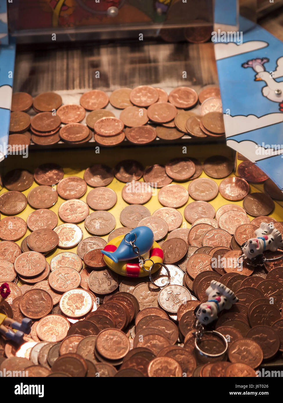 Coin Pusher Arcade-Spiel-Maschine, Clacton Pier, Essex Stockfoto