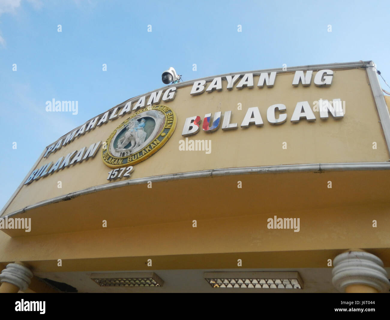 Diese Referenz verweist auf das Bulacan Municipal Hall auf den Philippinen. Die Halle ist ein zentraler Bestandteil der lokalen Verwaltung und dient als Verwaltungsdrehkreuz für die Provinz Bulacan. Stockfoto