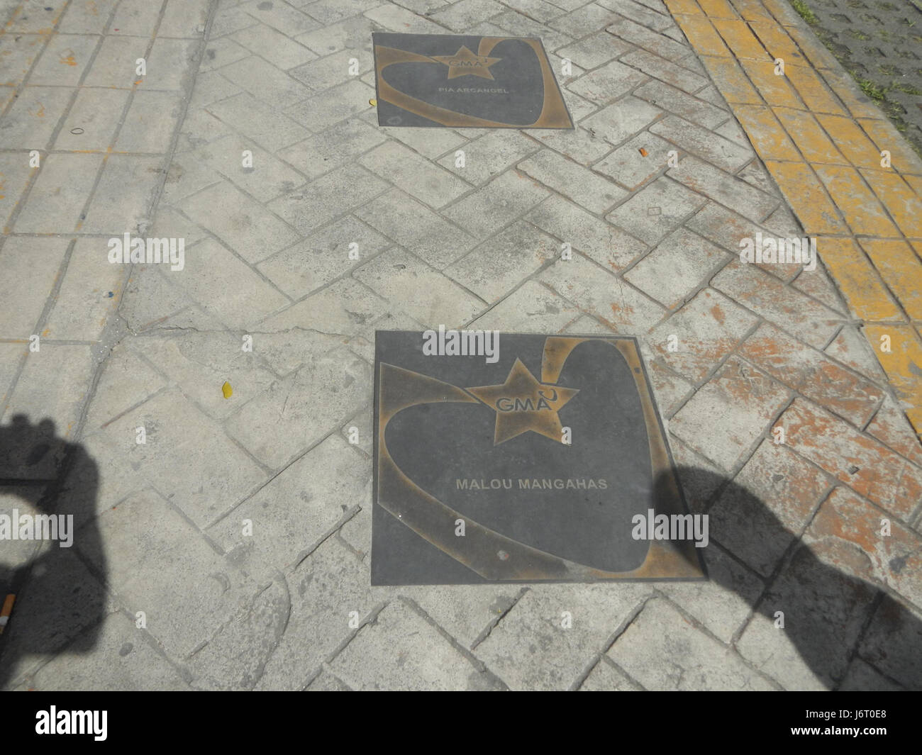 Diese Referenz bezieht sich auf den Walk of Fame im GMA Network Center auf den Philippinen. Es feiert die Leistungen philippinischer Schauspieler und Künstler und würdigt ihre Beiträge zur Unterhaltung. Stockfoto