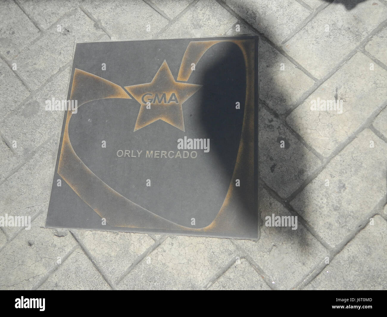 Der Walk of Fame des GMA Network Center auf den Philippinen ehrt Personen, die einen bedeutenden Beitrag zur Unterhaltungsbranche geleistet haben und ihre Erfolge mit einer öffentlichen Präsentation feiern. Stockfoto
