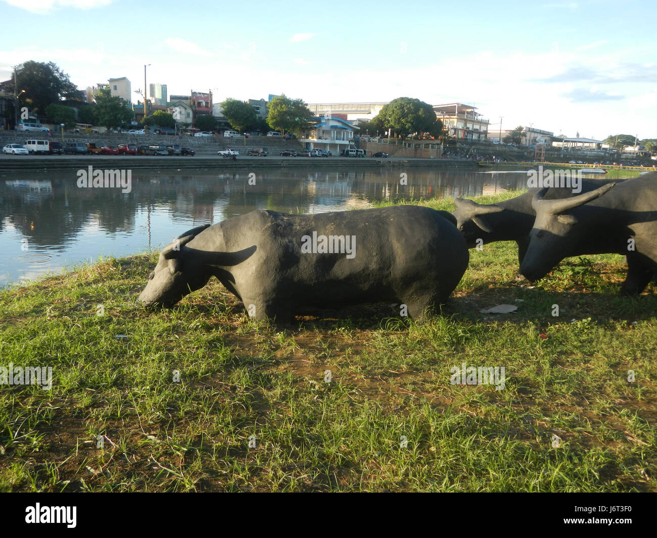 0939 Marikina River Park Kerabaus Statuen 07 Stockfoto