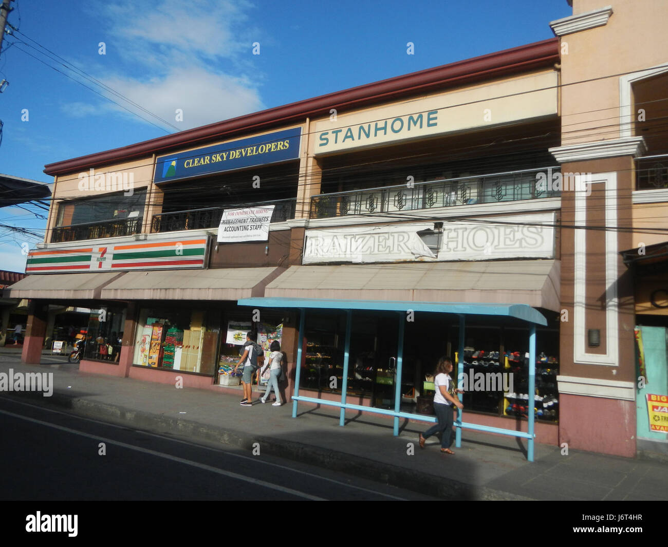 08492 Barangay Santa Elena Gebäude Schuh Avenue Sports Center Marikina City 02 Stockfoto