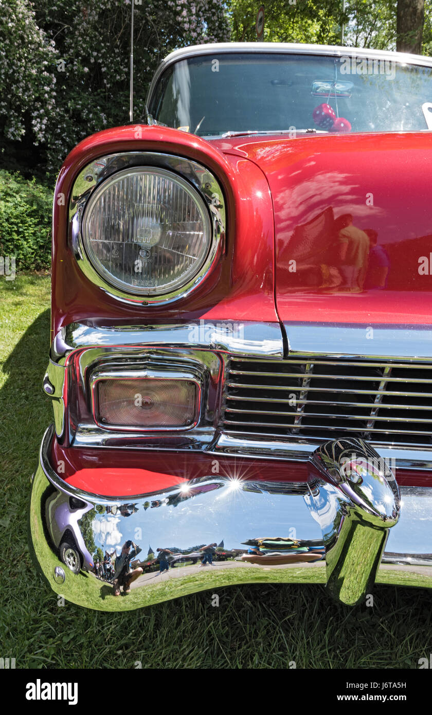 Alte klassische rote Oldtimer Scheinwerfer Stockfoto